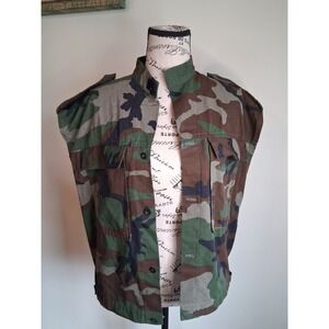 Mens Woodland Camouflage Military Style Utility Vest Button Front Epaulets Camo